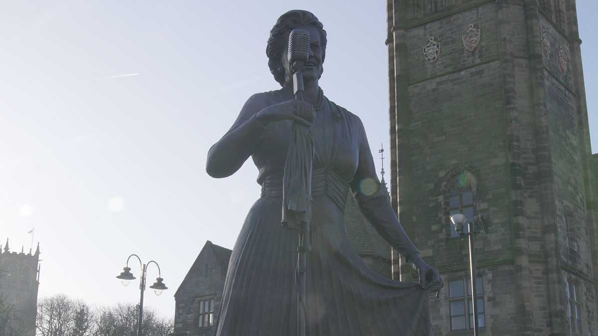 Gracie Fields Statue
